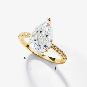 Vintage-inspired Sparkly Gold Ring